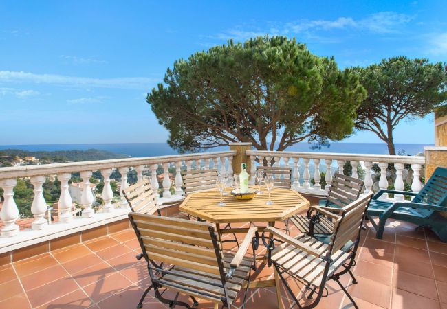Villa à Lloret de Mar - 2CRISA01- Jolie maison avec piscine privée et vue mer située près de la plage Villa à Lloret de Mar - 2CRISA01- Jolie maison avec piscine privée et vue mer située près de la plage