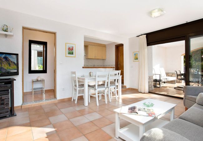 Villa à Lloret de Mar - 2DAM01 - Maison accueillante 4 chambres avec piscine privée située dans un quartier calme Villa à Lloret de Mar - 2DAM01 - Maison accueillante 4 chambres avec piscine privée située dans un quartier calme
