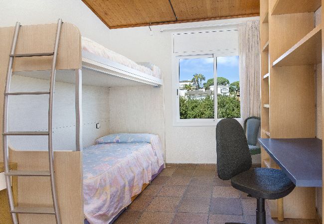 Villa à Blanes - 2DP01 - Maison accueillante de 4 chambres avec jardin et piscine privée située près de la plage Villa à Blanes - 2DP01 - Maison accueillante de 4 chambres avec jardin et piscine privée située près de la plage