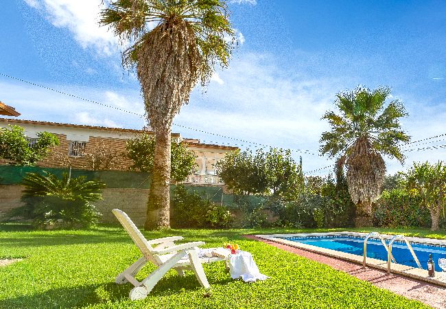 Villa à Lloret de Mar - 2FIN01 - Maison de 3 chambres avec jardin et piscine privée située dans un quartier résidentiel calme