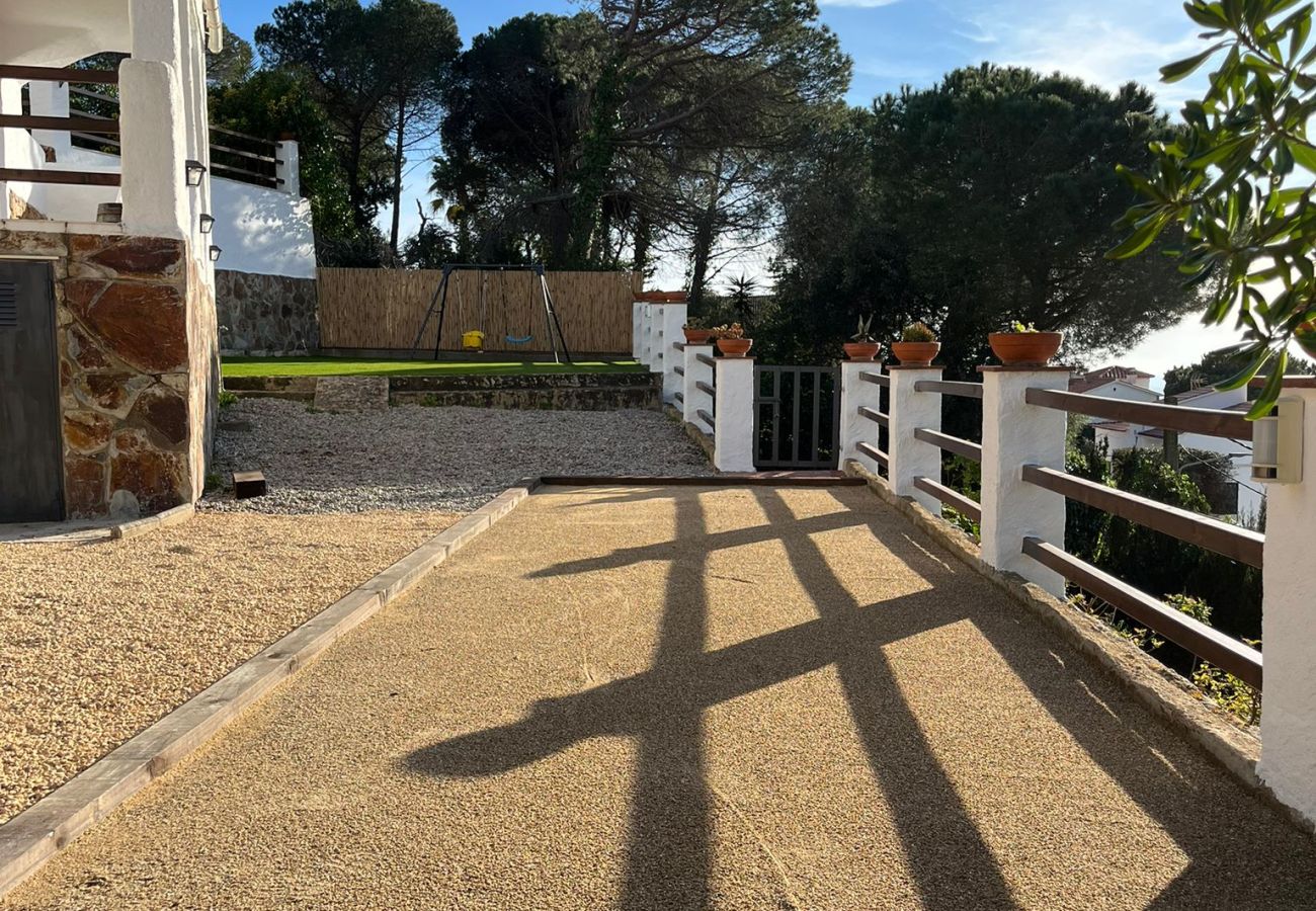 Villa à Lloret de Mar - 2SER01 - Maison de 3 chambres avec piscine privée et vue sur la mer située très près de la plage