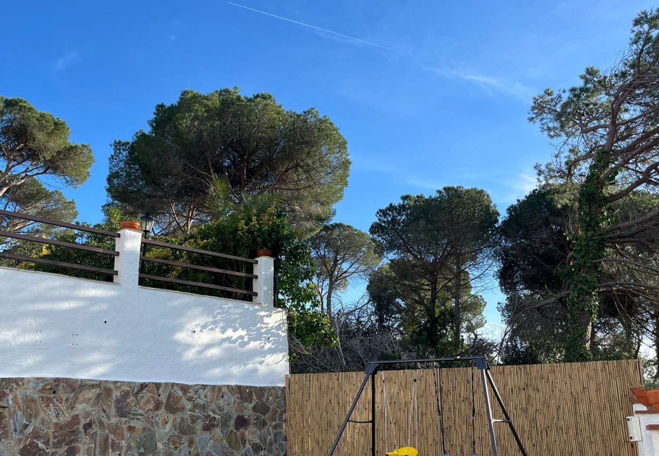 Villa à Lloret de Mar - 2SER01 - Maison de 3 chambres avec piscine privée et vue sur la mer située très près de la plage