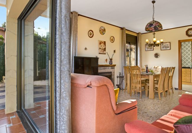 Villa à Lloret de Mar - 2INM01 - Maison de 4 chambres avec piscine privée et jardin située à Lloret de Mar près de la plage. Villa à Lloret de Mar - 2INM01 - Maison de 4 chambres avec piscine privée et jardin située à Lloret de Mar près de la plage.