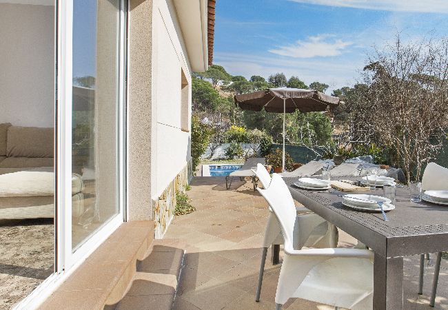 Villa à Lloret de Mar - 2LIN01 -Belle maison avec piscine privée située dans un quartier résidentiel calme proche de la plage