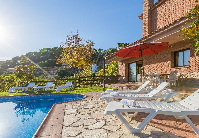 Villa à Lloret de Mar -  2LLEV02 -Belle maison pour 8 personnes avec piscine privée située dans un quartier calme proche de la plage