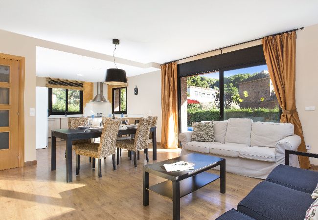 Villa à Lloret de Mar -  2LLEV02 -Belle maison pour 8 personnes avec piscine privée située dans un quartier calme proche de la plage Villa à Lloret de Mar -  2LLEV02 -Belle maison pour 8 personnes avec piscine privée située dans un quartier calme proche de la plage