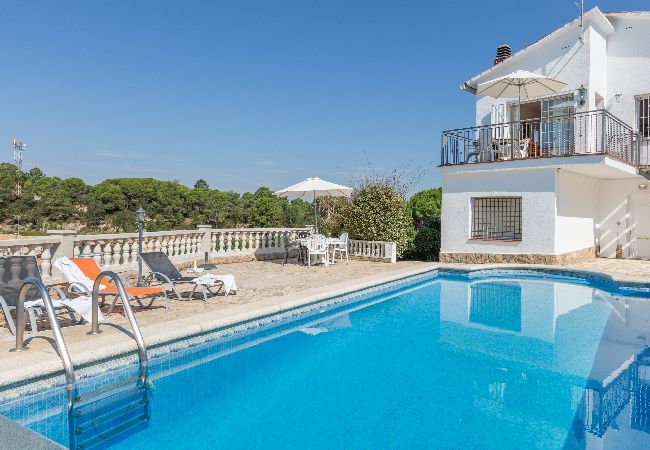 Villa à Vidreres - 2MARI01 - Maison avec 6 chambres et piscine privée située dans un quartier calme Villa à Vidreres - 2MARI01 - Maison avec 6 chambres et piscine privée située dans un quartier calme