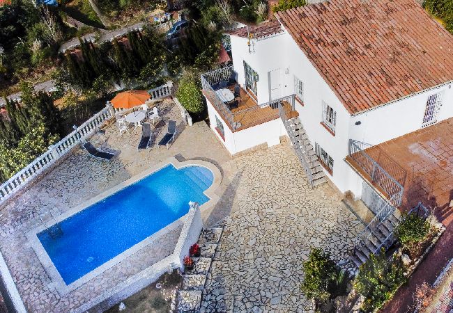 Villa à Vidreres - 2MARI01 - Maison avec 6 chambres et piscine privée située dans un quartier calme Villa à Vidreres - 2MARI01 - Maison avec 6 chambres et piscine privée située dans un quartier calme