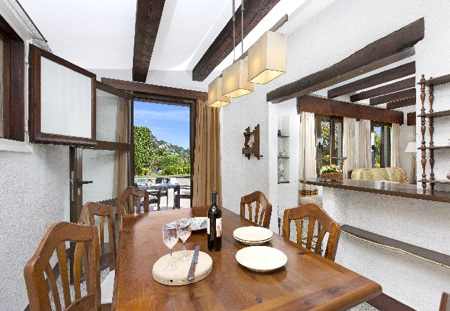 Villa à Blanes - 2MG01 - Maison pour 6 personnes avec jardin et piscine privée située près de la plage de Blanes Villa à Blanes - 2MG01 - Maison pour 6 personnes avec jardin et piscine privée située près de la plage de Blanes