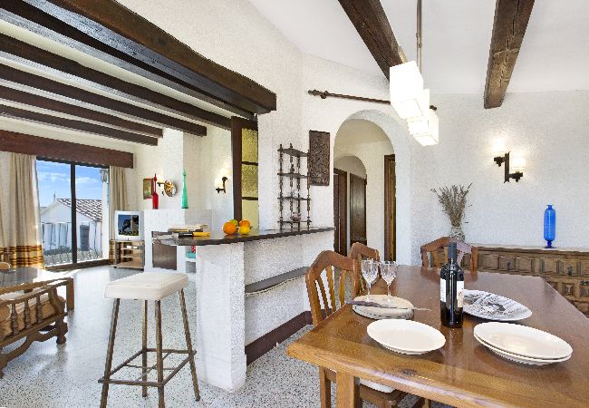 Villa à Blanes - 2MG01 - Maison pour 6 personnes avec jardin et piscine privée située près de la plage de Blanes Villa à Blanes - 2MG01 - Maison pour 6 personnes avec jardin et piscine privée située près de la plage de Blanes