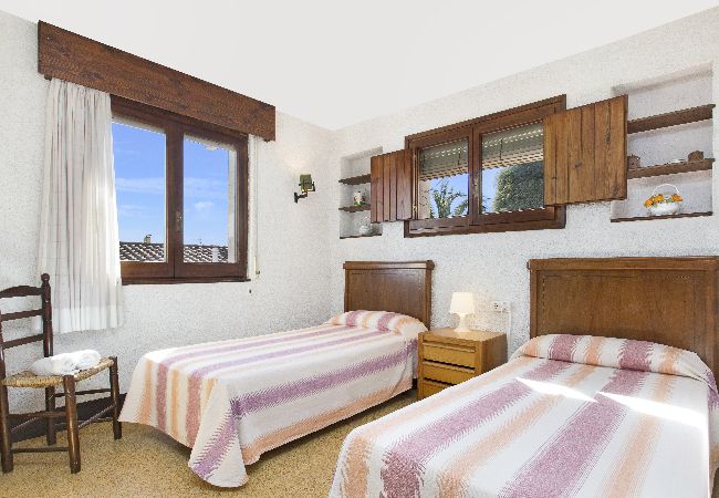 Villa à Blanes - 2MG01 - Maison pour 6 personnes avec jardin et piscine privée située près de la plage de Blanes Villa à Blanes - 2MG01 - Maison pour 6 personnes avec jardin et piscine privée située près de la plage de Blanes