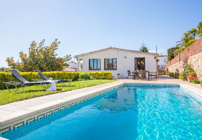 Villa à Blanes - 2MG01 - Maison pour 6 personnes avec jardin et piscine privée située près de la plage de Blanes Villa à Blanes - 2MG01 - Maison pour 6 personnes avec jardin et piscine privée située près de la plage de Blanes