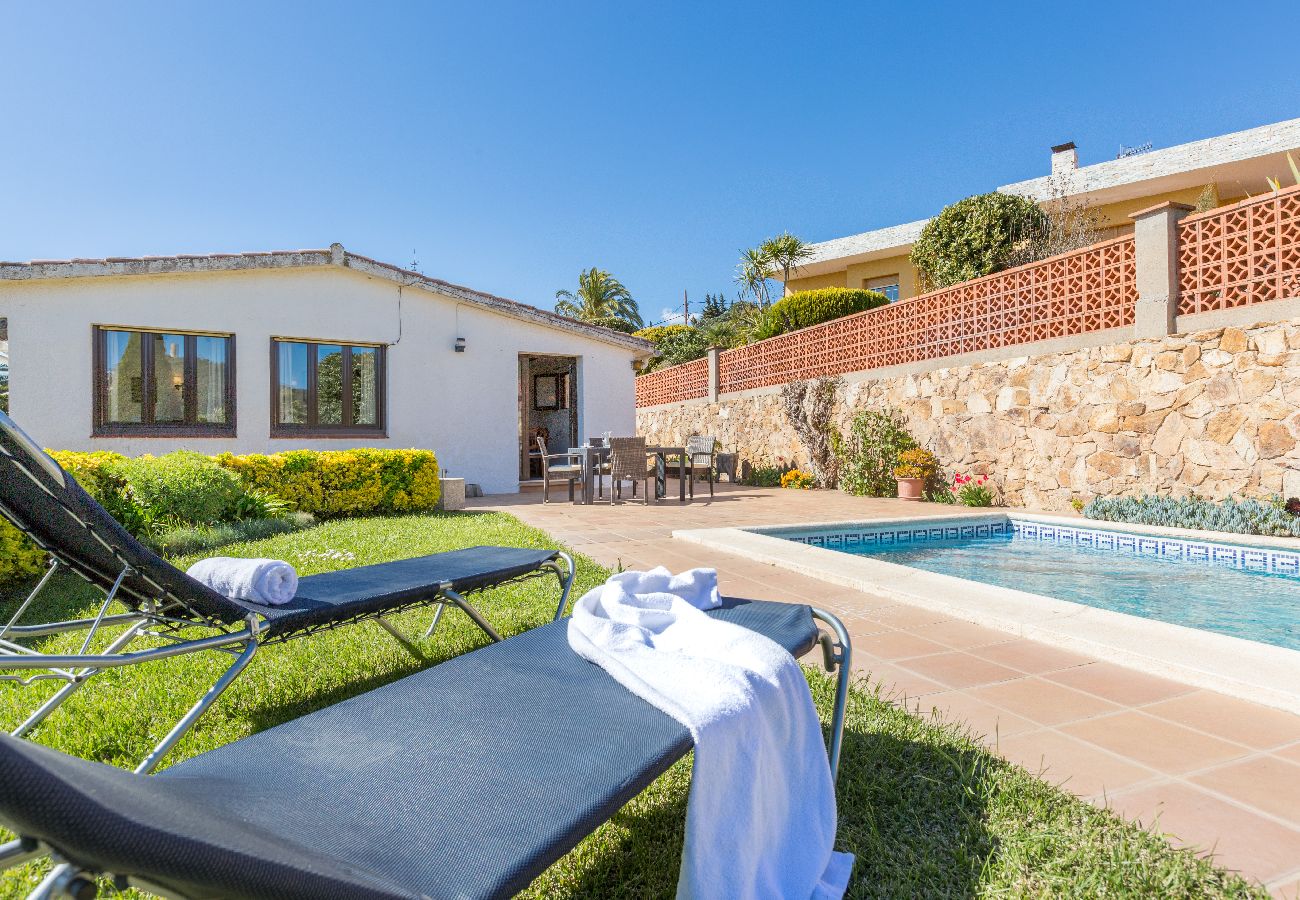 Villa à Blanes - 2MG01 - Maison pour 6 personnes avec jardin et piscine privée située près de la plage de Blanes