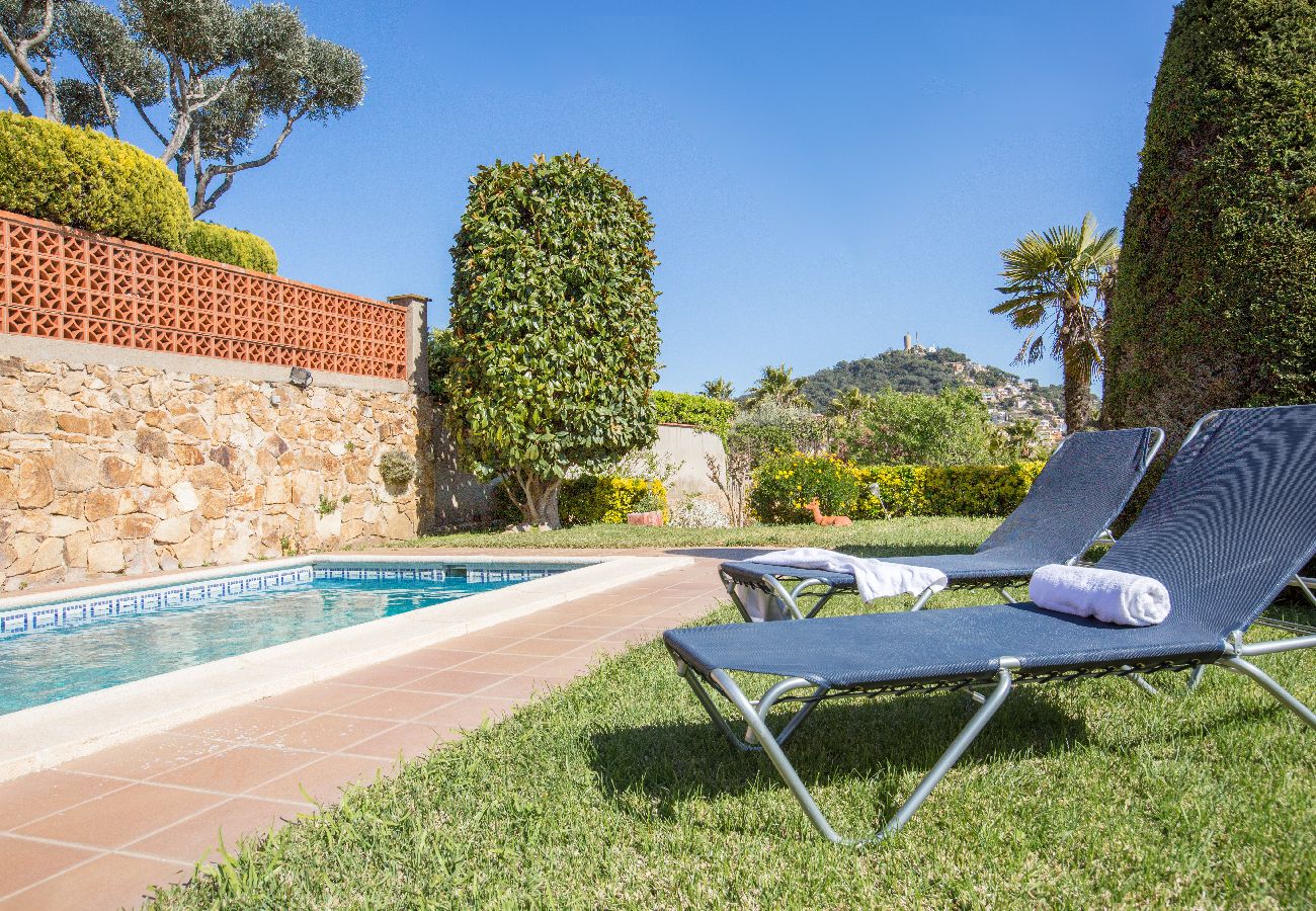 Villa à Blanes - 2MG01 - Maison pour 6 personnes avec jardin et piscine privée située près de la plage de Blanes