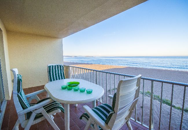  à Pals - 1MED 17 - Appartement simple situé à Pals, au bord de mer (plage) et à 100 m du centre