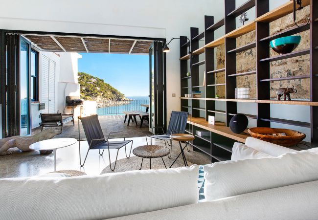 Villa à Llafranc - 1MIRAD 01 - Grande maison rénovée avec beaucoup de goût, avec une vue fantastique sur la mer et un accès direct à la plage de Llafranc Villa à Llafranc - 1MIRAD 01 - Grande maison rénovée avec beaucoup de goût, avec une vue fantastique sur la mer et un accès direct à la plage de Llafranc