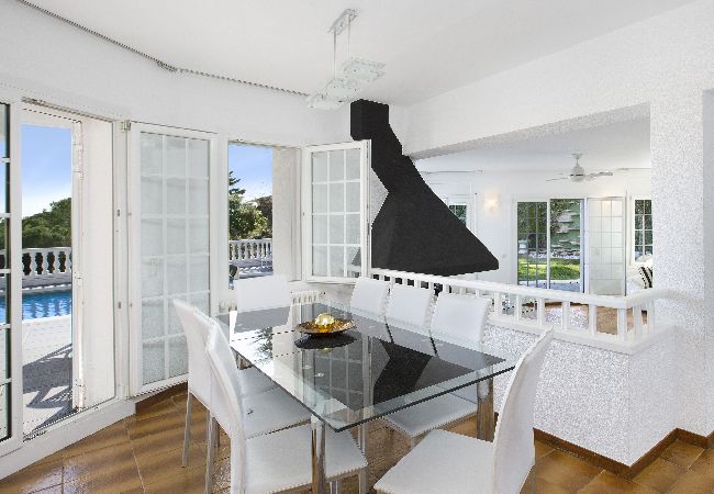 Villa à Blanes - 2MONTEM01 - Belle maison pour 9 personnes avec jardin et piscine privée située près de la plage de Blanes Villa à Blanes - 2MONTEM01 - Belle maison pour 9 personnes avec jardin et piscine privée située près de la plage de Blanes