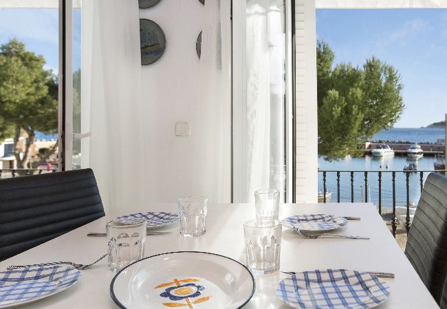 Appartement à Llafranc - 1PAQ01 - Bel appartement situé dans un endroit idyllique sur le front de mer en face de la plage de Llafranc avec une vue magnifique sur la mer! 