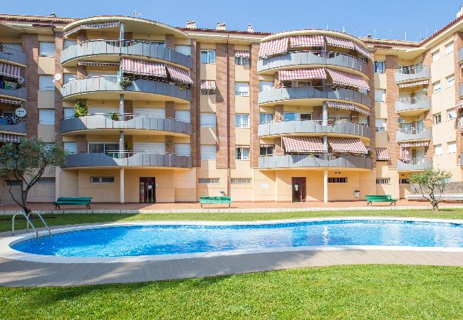 Appartement à Lloret de Mar - 2ROS01 -Appartement de 3 chambres avec piscine situé près de la plage de Fenals (Lloret de Mar)