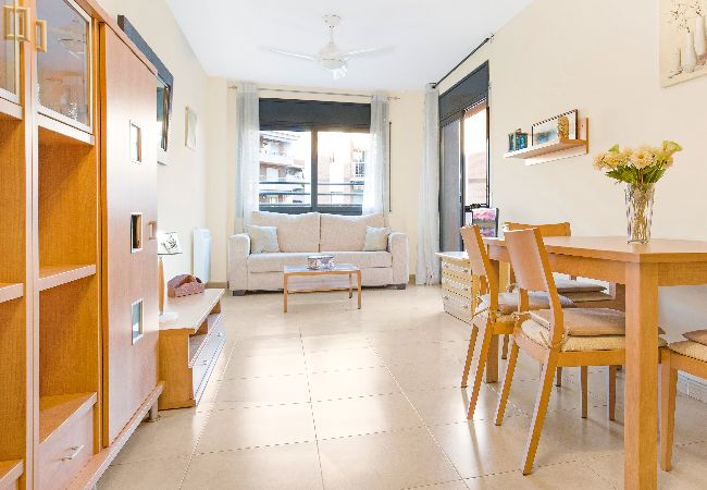 Appartement à Lloret de Mar -  2STACRIS02 - Appartement confortable pour 5 personnes avec terrasse situé à Lloret de Mar (Fenals), près de la plage et du centre.
