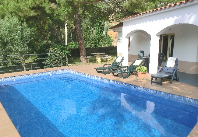 Villa à Lloret de Mar - 2SEN01 - Maison avec piscine privée située dans un quartier calme à seulement 2,5 km de la belle plage de Canyelles