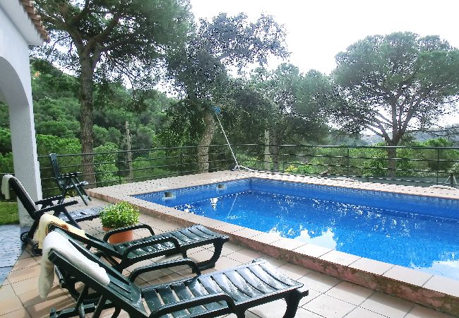 Villa à Lloret de Mar - 2SEN01 - Maison avec piscine privée située dans un quartier calme à seulement 2,5 km de la belle plage de Canyelles