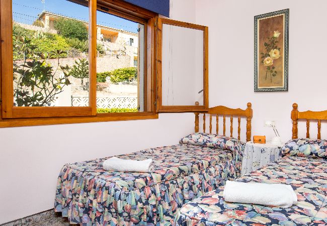 Villa à Lloret de Mar - 2SOPH01 - Maison cosy avec piscine privée pour 8 personnes située dans un quartier résidentiel très calme. Villa à Lloret de Mar - 2SOPH01 - Maison cosy avec piscine privée pour 8 personnes située dans un quartier résidentiel très calme.