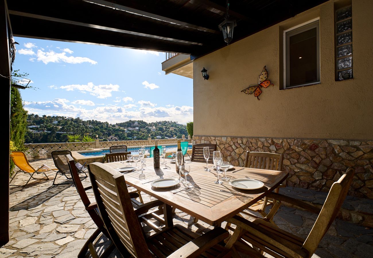 Villa à Lloret de Mar - 2SOPH01 - Maison cosy avec piscine privée pour 8 personnes située dans un quartier résidentiel très calme.