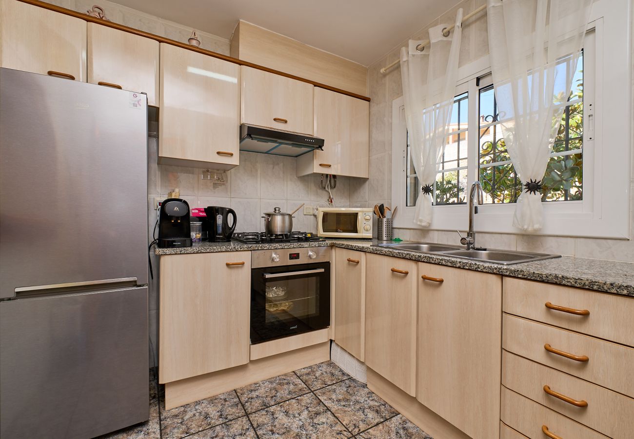 Villa à Lloret de Mar - 2SOPH01 - Maison cosy avec piscine privée pour 8 personnes située dans un quartier résidentiel très calme.