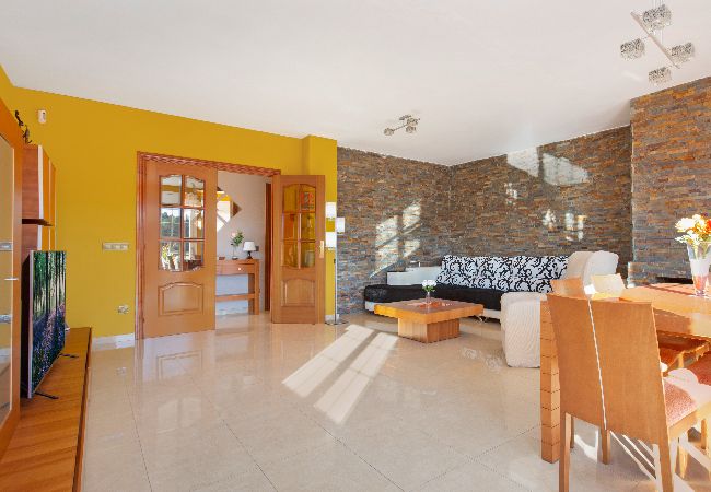 Villa à Vidreres - 2SOT01 - Jolie maison pour 8 personnes avec piscine privée située dans un quartier résidentiel calme
