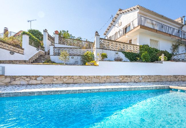 Villa à Lloret de Mar - 2TER01 - Maison de 3 chambres avec piscine privée située dans un quartier résidentiel très calme à 7 kms de la plage de Lloret de Mar Villa à Lloret de Mar - 2TER01 - Maison de 3 chambres avec piscine privée située dans un quartier résidentiel très calme à 7 kms de la plage de Lloret de Mar