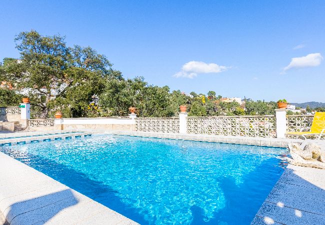 Villa à Lloret de Mar - 2TER01 - Maison de 3 chambres avec piscine privée située dans un quartier résidentiel très calme à 7 kms de la plage de Lloret de Mar Villa à Lloret de Mar - 2TER01 - Maison de 3 chambres avec piscine privée située dans un quartier résidentiel très calme à 7 kms de la plage de Lloret de Mar