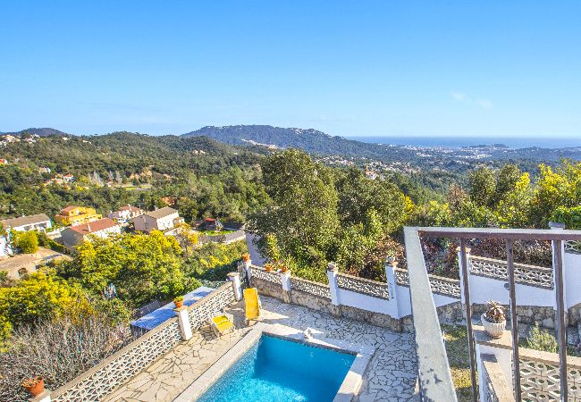 Villa à Lloret de Mar - 2TER01 - Maison de 3 chambres avec piscine privée située dans un quartier résidentiel très calme à 7 kms de la plage de Lloret de Mar Villa à Lloret de Mar - 2TER01 - Maison de 3 chambres avec piscine privée située dans un quartier résidentiel très calme à 7 kms de la plage de Lloret de Mar