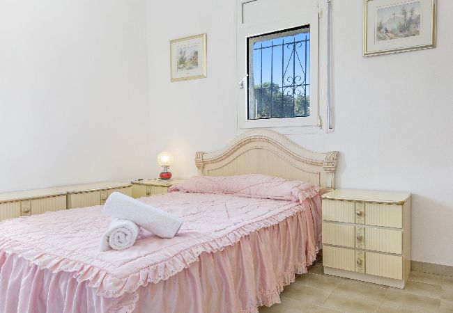 Villa à Lloret de Mar - 2TER01 - Maison de 3 chambres avec piscine privée située dans un quartier résidentiel très calme à 7 kms de la plage de Lloret de Mar Villa à Lloret de Mar - 2TER01 - Maison de 3 chambres avec piscine privée située dans un quartier résidentiel très calme à 7 kms de la plage de Lloret de Mar
