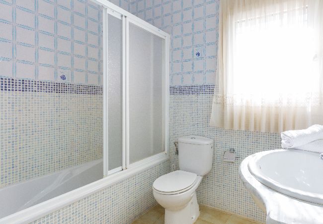 Villa à Lloret de Mar - 2TER01 - Maison de 3 chambres avec piscine privée située dans un quartier résidentiel très calme à 7 kms de la plage de Lloret de Mar Villa à Lloret de Mar - 2TER01 - Maison de 3 chambres avec piscine privée située dans un quartier résidentiel très calme à 7 kms de la plage de Lloret de Mar
