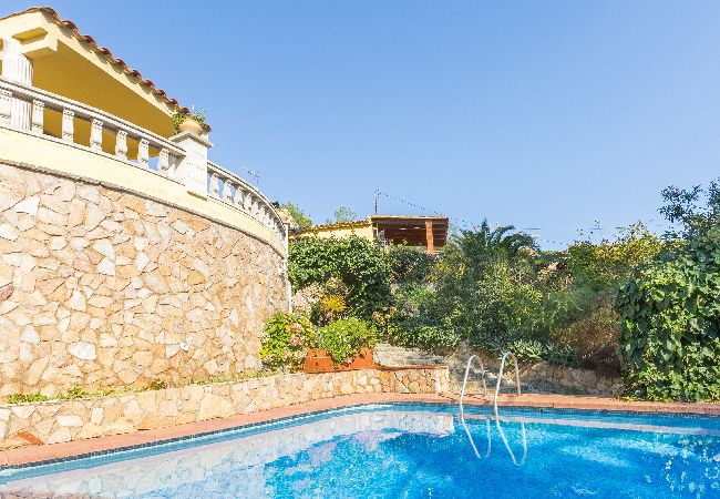 Villa à Lloret de Mar -  2TOR22 - Maison de 4 chambres avec piscine privée située dans un quartier calme à seulement 7 km de la plage de Lloret de Mar Villa à Lloret de Mar -  2TOR22 - Maison de 4 chambres avec piscine privée située dans un quartier calme à seulement 7 km de la plage de Lloret de Mar