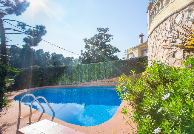Villa à Lloret de Mar -  2TOR22 - Maison de 4 chambres avec piscine privée située dans un quartier calme à seulement 7 km de la plage de Lloret de Mar Villa à Lloret de Mar -  2TOR22 - Maison de 4 chambres avec piscine privée située dans un quartier calme à seulement 7 km de la plage de Lloret de Mar