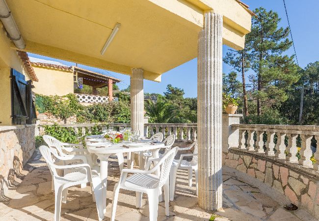 Villa à Lloret de Mar -  2TOR22 - Maison de 4 chambres avec piscine privée située dans un quartier calme à seulement 7 km de la plage de Lloret de Mar Villa à Lloret de Mar -  2TOR22 - Maison de 4 chambres avec piscine privée située dans un quartier calme à seulement 7 km de la plage de Lloret de Mar