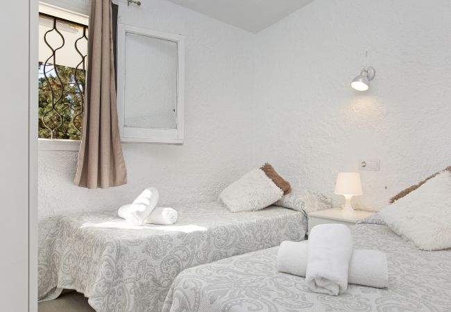 Villa à Lloret de Mar -  2TOR22 - Maison de 4 chambres avec piscine privée située dans un quartier calme à seulement 7 km de la plage de Lloret de Mar Villa à Lloret de Mar -  2TOR22 - Maison de 4 chambres avec piscine privée située dans un quartier calme à seulement 7 km de la plage de Lloret de Mar