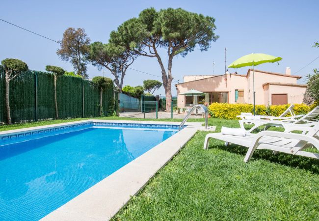 Villa à Esclanya - 1TP 01 - Villa avec piscine et jardin privé située à Esclanyà, à 3 km du centre-ville et à 6 km de la plage Villa à Esclanya - 1TP 01 - Villa avec piscine et jardin privé située à Esclanyà, à 3 km du centre-ville et à 6 km de la plage