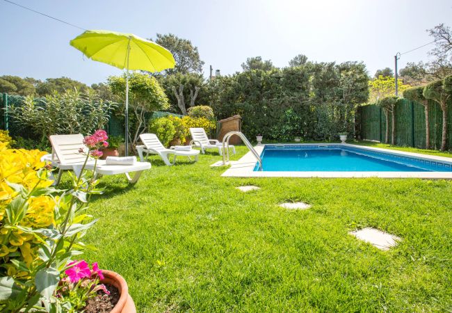 Villa à Esclanya - 1TP 01 - Villa avec piscine et jardin privé située à Esclanyà, à 3 km du centre-ville et à 6 km de la plage Villa à Esclanya - 1TP 01 - Villa avec piscine et jardin privé située à Esclanyà, à 3 km du centre-ville et à 6 km de la plage