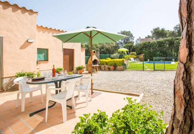 Villa à Esclanya - 1TP 01 - Villa avec piscine et jardin privé située à Esclanyà, à 3 km du centre-ville et à 6 km de la plage Villa à Esclanya - 1TP 01 - Villa avec piscine et jardin privé située à Esclanyà, à 3 km du centre-ville et à 6 km de la plage