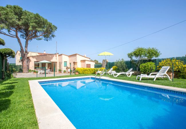 Villa à Esclanya - 1TP 01 - Villa avec piscine et jardin privé située à Esclanyà, à 3 km du centre-ville et à 6 km de la plage Villa à Esclanya - 1TP 01 - Villa avec piscine et jardin privé située à Esclanyà, à 3 km du centre-ville et à 6 km de la plage