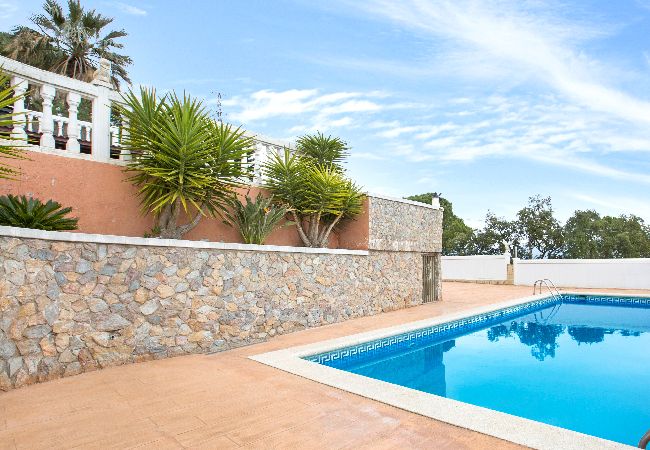 Villa à Lloret de Mar -  2VILA01 -Maison de 6 chambres avec piscine privée et vue sur la mer située dans un quartier résidentiel calme près de la plage