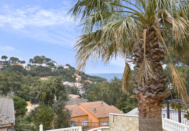 Villa à Lloret de Mar -  2VILA01 -Maison de 6 chambres avec piscine privée et vue sur la mer située dans un quartier résidentiel calme près de la plage