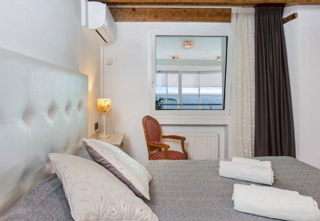Villa à Lloret de Mar -  2CANY01 - Maison de luxe spectaculaire avec piscine extérieure et intérieure privée, située dans une zone privilégiée sur la falaise de Cala Canyelles avec une vue magnifique sur la mer Villa à Lloret de Mar -  2CANY01 - Maison de luxe spectaculaire avec piscine extérieure et intérieure privée, située dans une zone privilégiée sur la falaise de Cala Canyelles avec une vue magnifique sur la mer