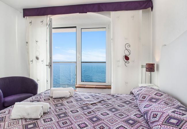 Villa à Lloret de Mar -  2CANY01 - Maison de luxe spectaculaire avec piscine extérieure et intérieure privée, située dans une zone privilégiée sur la falaise de Cala Canyelles avec une vue magnifique sur la mer Villa à Lloret de Mar -  2CANY01 - Maison de luxe spectaculaire avec piscine extérieure et intérieure privée, située dans une zone privilégiée sur la falaise de Cala Canyelles avec une vue magnifique sur la mer