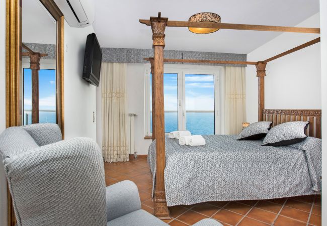 Villa à Lloret de Mar -  2CANY01 - Maison de luxe spectaculaire avec piscine extérieure et intérieure privée, située dans une zone privilégiée sur la falaise de Cala Canyelles avec une vue magnifique sur la mer Villa à Lloret de Mar -  2CANY01 - Maison de luxe spectaculaire avec piscine extérieure et intérieure privée, située dans une zone privilégiée sur la falaise de Cala Canyelles avec une vue magnifique sur la mer