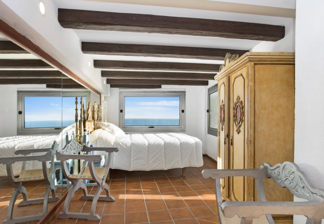 Villa à Lloret de Mar -  2CANY01 - Maison de luxe spectaculaire avec piscine extérieure et intérieure privée, située dans une zone privilégiée sur la falaise de Cala Canyelles avec une vue magnifique sur la mer Villa à Lloret de Mar -  2CANY01 - Maison de luxe spectaculaire avec piscine extérieure et intérieure privée, située dans une zone privilégiée sur la falaise de Cala Canyelles avec une vue magnifique sur la mer