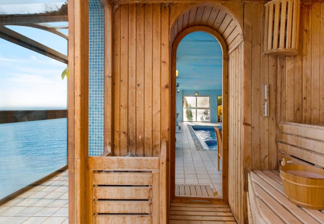 Villa à Lloret de Mar -  2CANY01 - Maison de luxe spectaculaire avec piscine extérieure et intérieure privée, située dans une zone privilégiée sur la falaise de Cala Canyelles avec une vue magnifique sur la mer Villa à Lloret de Mar -  2CANY01 - Maison de luxe spectaculaire avec piscine extérieure et intérieure privée, située dans une zone privilégiée sur la falaise de Cala Canyelles avec une vue magnifique sur la mer